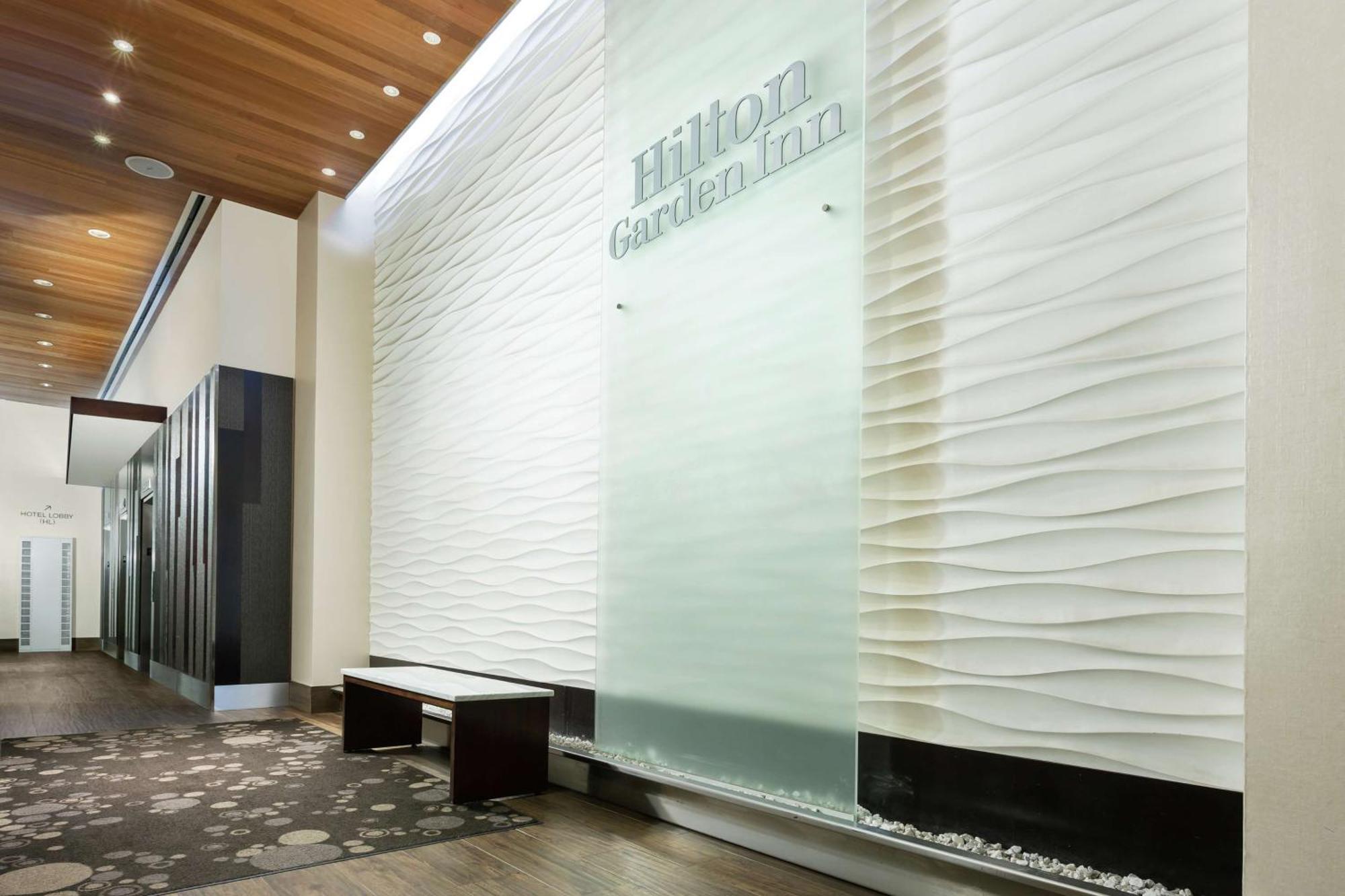 Hilton Garden Inn New York - Times Square Central Exteriér fotografie